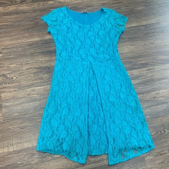 Dresses & Skirts - 🔴SOLD🔴 Phenomena Lace Dress